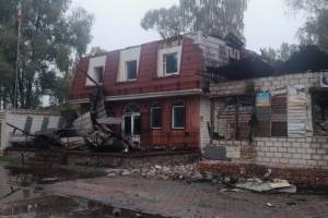 В Новозыбкове сгорели строительный магазин и соседняя хозпостройка