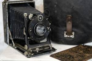 Брянскому музею истории фотографии подарили 100-летнюю камеру с сюрпризом