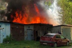 В Фокинском районе Брянска сгорели гаражи