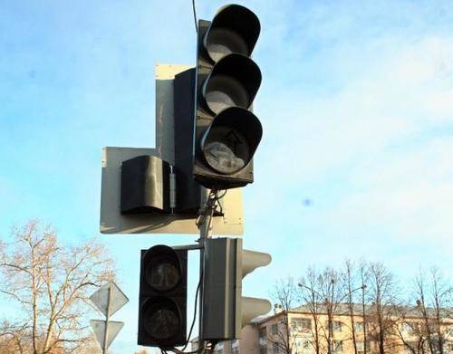 На трассе в Сеще на день отключат светофоры и фонари