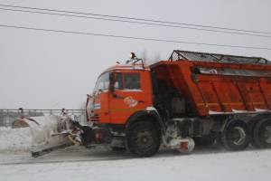 В Брянске с последствиями снегопада сражаются почти 300 человек