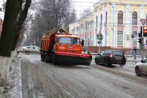 Брянские коммунальщики начали второй цикл обработки дорог от снега