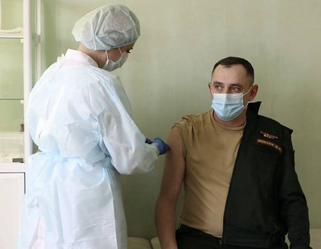 Брянские военные прошли ревакцинацию от коронавируса