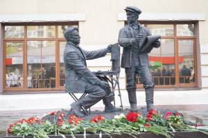 В Брянске открыли памятник Народным художникам Сергею и Алексею Ткачевым