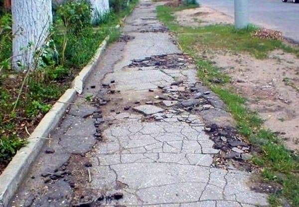 В дятьковском посёлке Старь потребовали отремонтировать тротуары