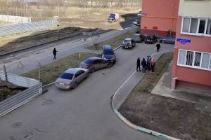 В Брянске на улице Флотской столкнулись 2 легковушки 