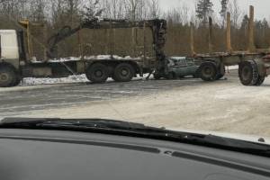 Под Дятьковом в жутком ДТП с лесовозом погиб водитель ВАЗ