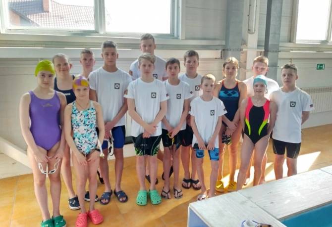 Юные пловцы из Дятьково взяли 10 медалей на турнире в Людиново