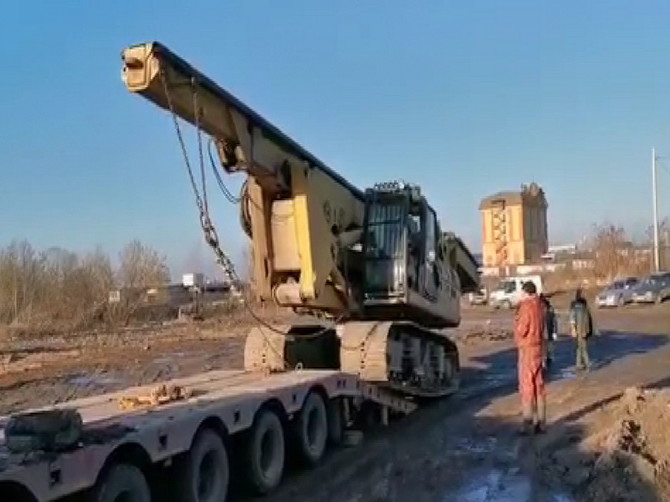 В Брянск для строительства Литейного моста доставили буровую установку из Крыма