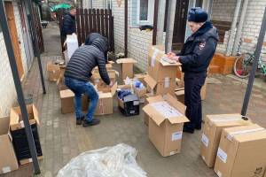 В Мглине у 63-летней хозяйки магазина изъяли контрафактных сигарет на 2,5 млн рублей