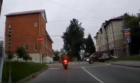 В Брянске мотоциклиста наказали за остановку в неположенном месте