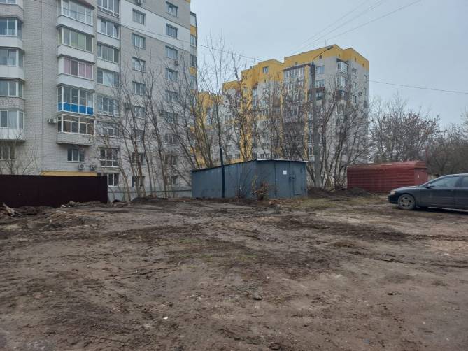 На улице Ромашина убрали оставшуюся на месте снесенных гаражей свалку 