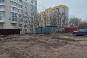 На улице Ромашина убрали оставшуюся на месте снесенных гаражей свалку 