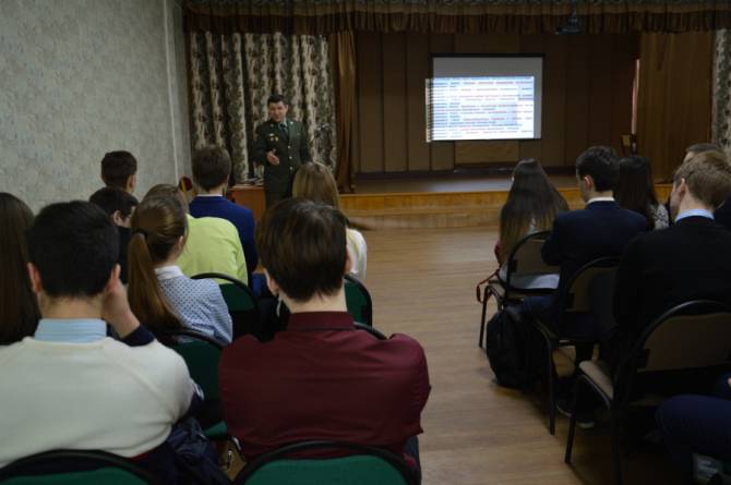 Брянским выпускникам предложили поступать в вузы Росгвардии 