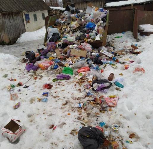 Жители Карачевского района пожаловались на мусорный коллапс