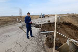 Прокуратура проверит гигантский провал грунта на трассе «Почеп - Жирятино - Колодня»