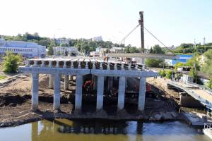 В Брянске на Славянском мосту осталось закрыть два пролета