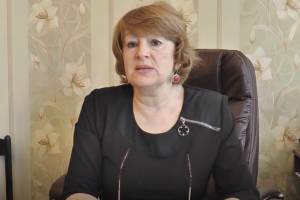 В Брянске директор гимназии №3 записала видеообращение