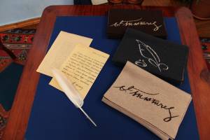 В музее Тютчева в Овстуге предлагают шарфы с автографом поэта