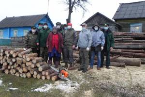 Пенсионерку из брянского села обеспечили дровами на зиму