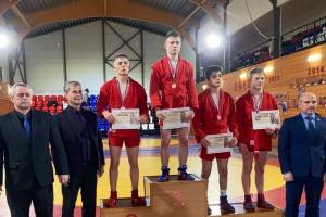 Брянские самбисты взяли 9 медалей на первенстве ЦФО