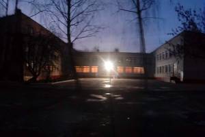 В Брянске родители учеников школы №55 просят повесить фонари на спортплощадке