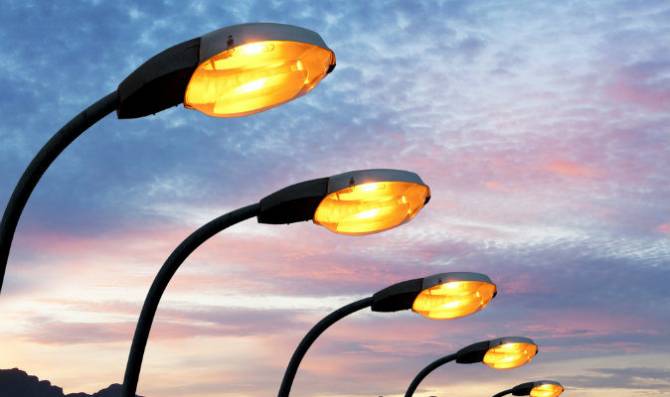 В Брянске на улицах Бежицкой и Литейной заменят фонари