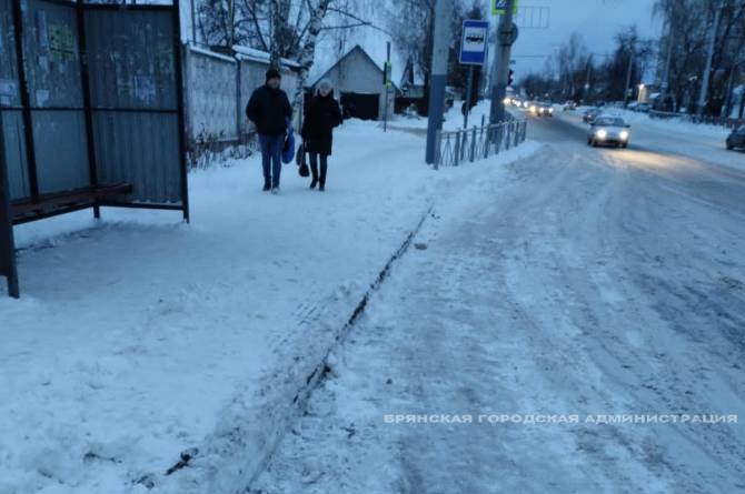 В Брянске на помощь дорожникам в расчистке снега пришла техника водоканала