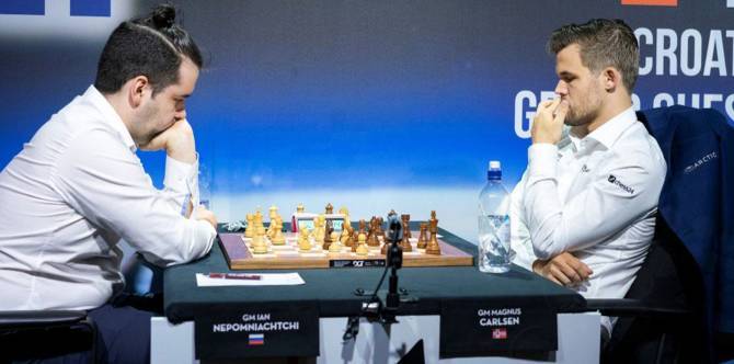 Брянский гроссмейстер Непомнящий сыграл вничью с Карлсеном в 7-ой партии