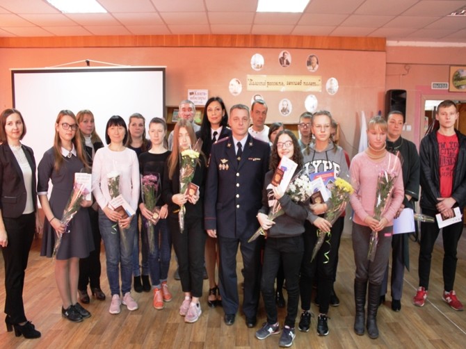 В Навле 14-летним подросткам вручили паспорта