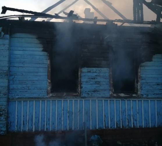 В Красной Горе сгорел дом: есть пострадавший