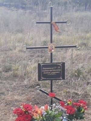На месте крушения самолета СУ-34 под Стародубом установили памятный крест