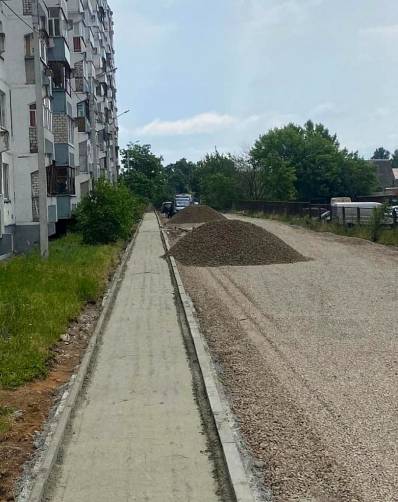 В Брянске на улице Олега Кошевого делают тротуар