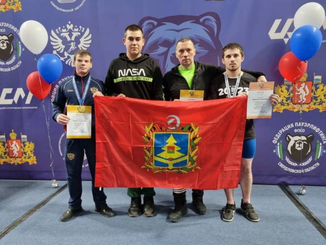 Брянские юноши стали вторыми на Первенстве России по пауэрлифтингу 
