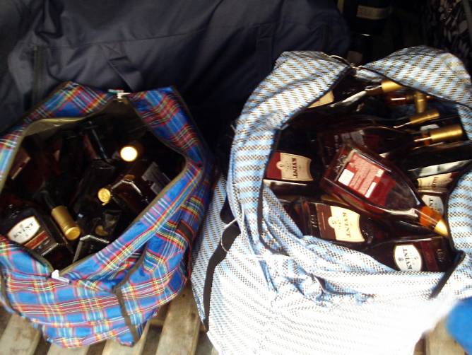 Молдаванин пытался провезти на Брянщину 88 бутылок коньяка