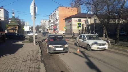 В Брянске водитель «Рено» сломал руку 63-летней женщине