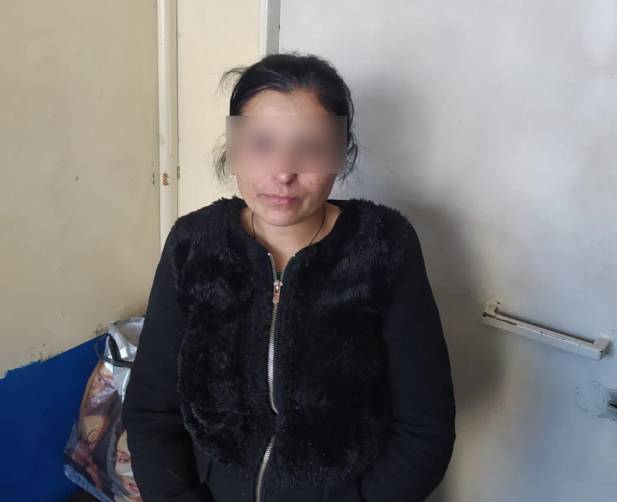 В Брянске женщина залезла в чужую квартиру и украла кошелёк с деньгами