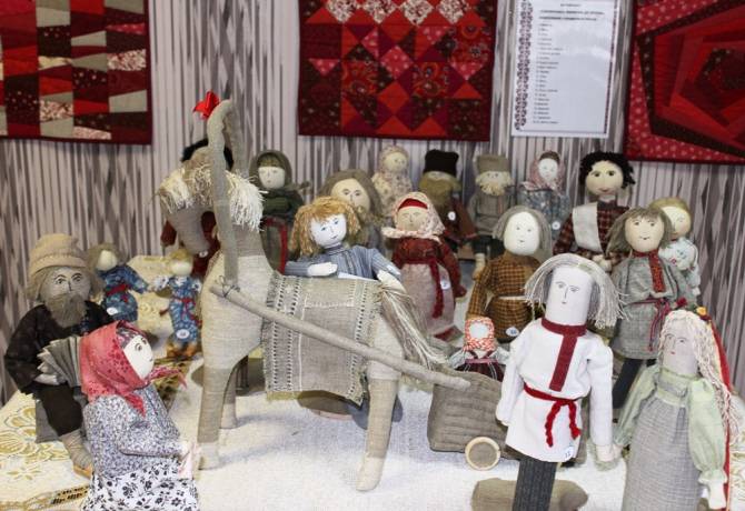 Брянцев пригласили на выставку текстильных кукол