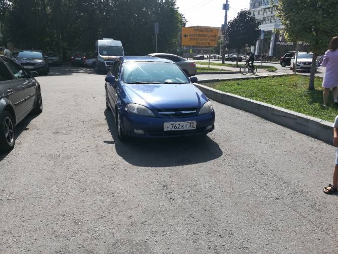 Брянский автохам заблокировал парковку на Кургане Бессмертия