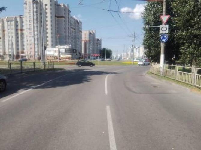 В Брянске водитель «ВАЗ» врезался в Mercedes и сломал ногу годовалой девочке