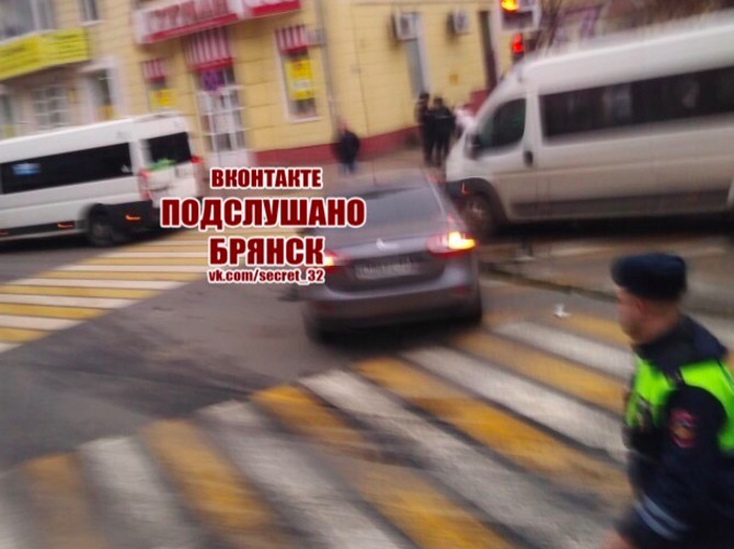 В Брянске проспекте Ленина маршрутка попала в ДТП