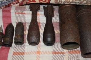 В квартире и гараже 24-летнего жителя Брянска нашли арсенал боеприпасов