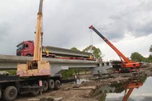 Под Погаром завершается капитальный ремонт моста через реку Вабля в селе Посудичи