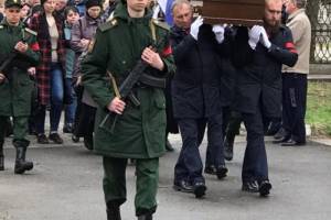 В Клинцах простились с погибшим в Украине военнослужащим Антоном Гречаником