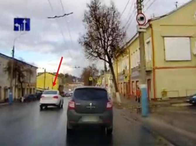 В Брянске видео из соцсети помогло наказать водителя «Фольксвагена»