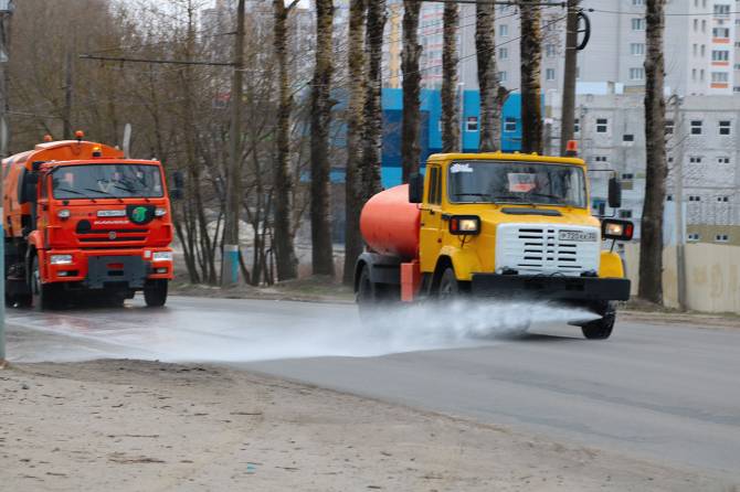 В Брянске начали дезинфицировать дороги из-за коронавируса