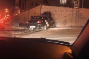 В Брянске машина «Яндекс. Такси» протаранила забор