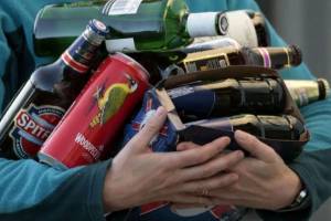 Житель Новозыбкова набрал в супермаркете 40 бутылок пива и сбежал без оплаты