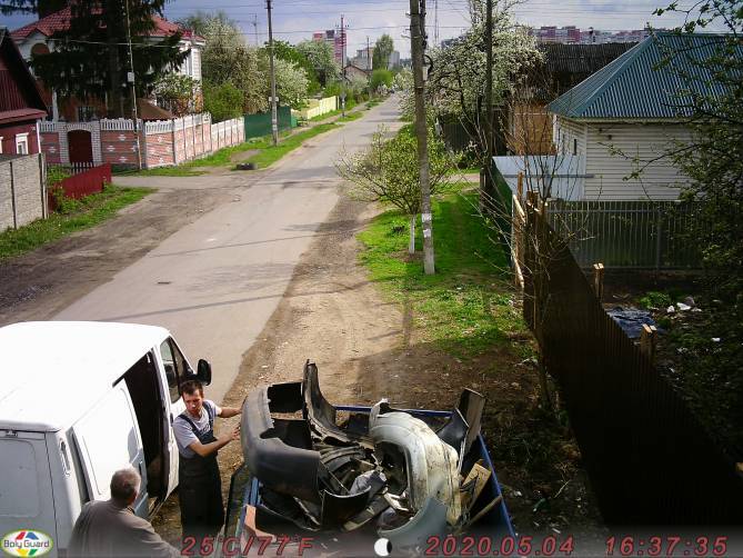 В Брянске мусорный бункер на улице Пересвета убрали из-за наглых бизнесменов