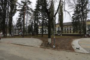 В Брянске сделали площадку для мемориала лётчикам в сквере Камозина